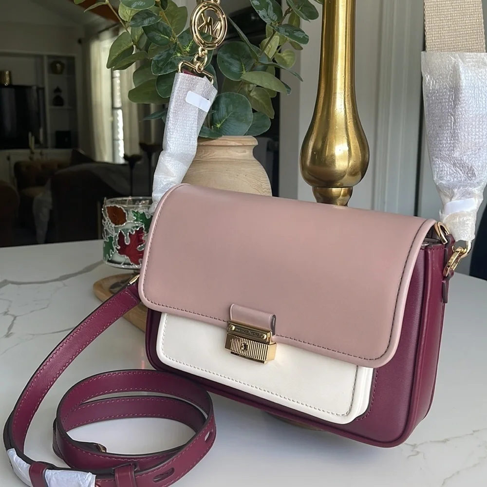 New with tags michael kors sloan Bradshaw Medium Messenger